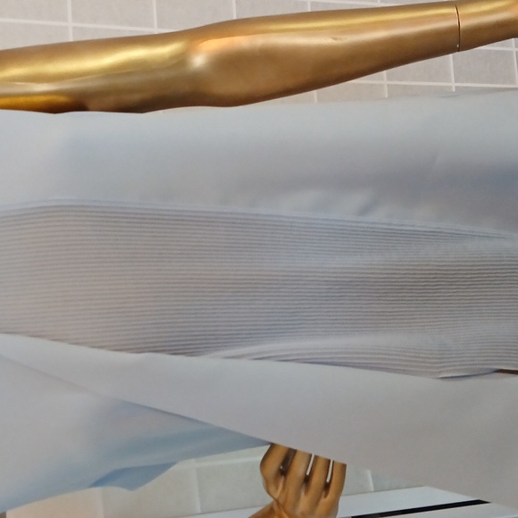 Vince Sleeveless Mock Neck Laser Cut Pleated Top - Picture 4 of 7